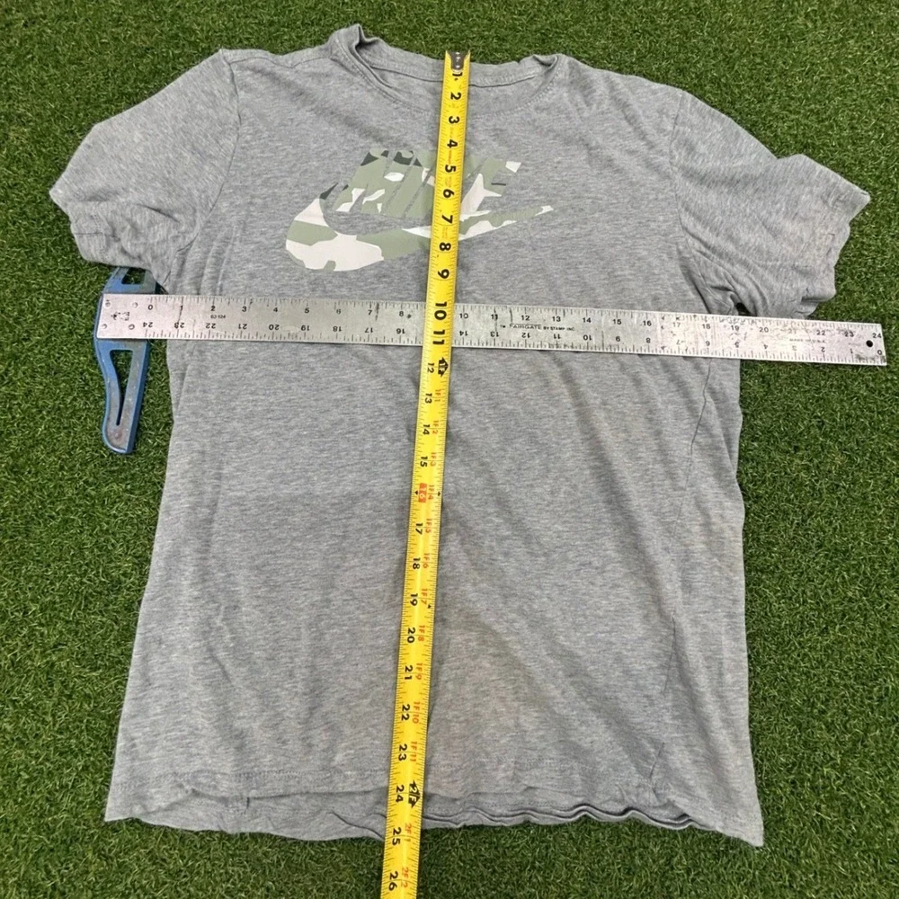 Nike Mens Graphic Tee Gray Camo Logo Short Sleeve Crewneck T-Shirt Size Small